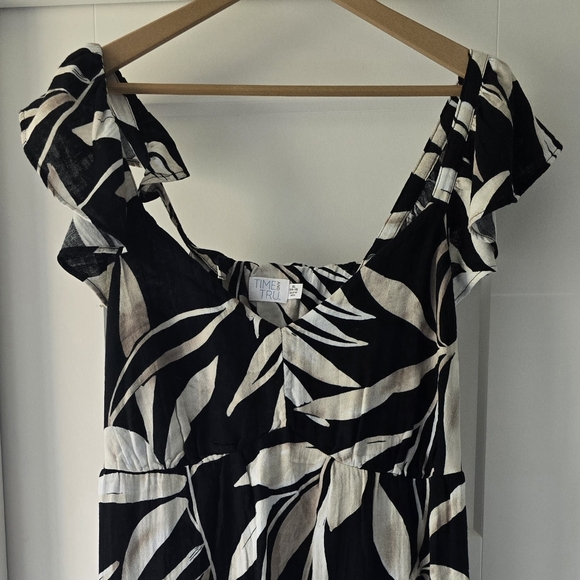Time and Tru Black, White, & Neutral Tropical Maxi Dress - Picture 1 of 4